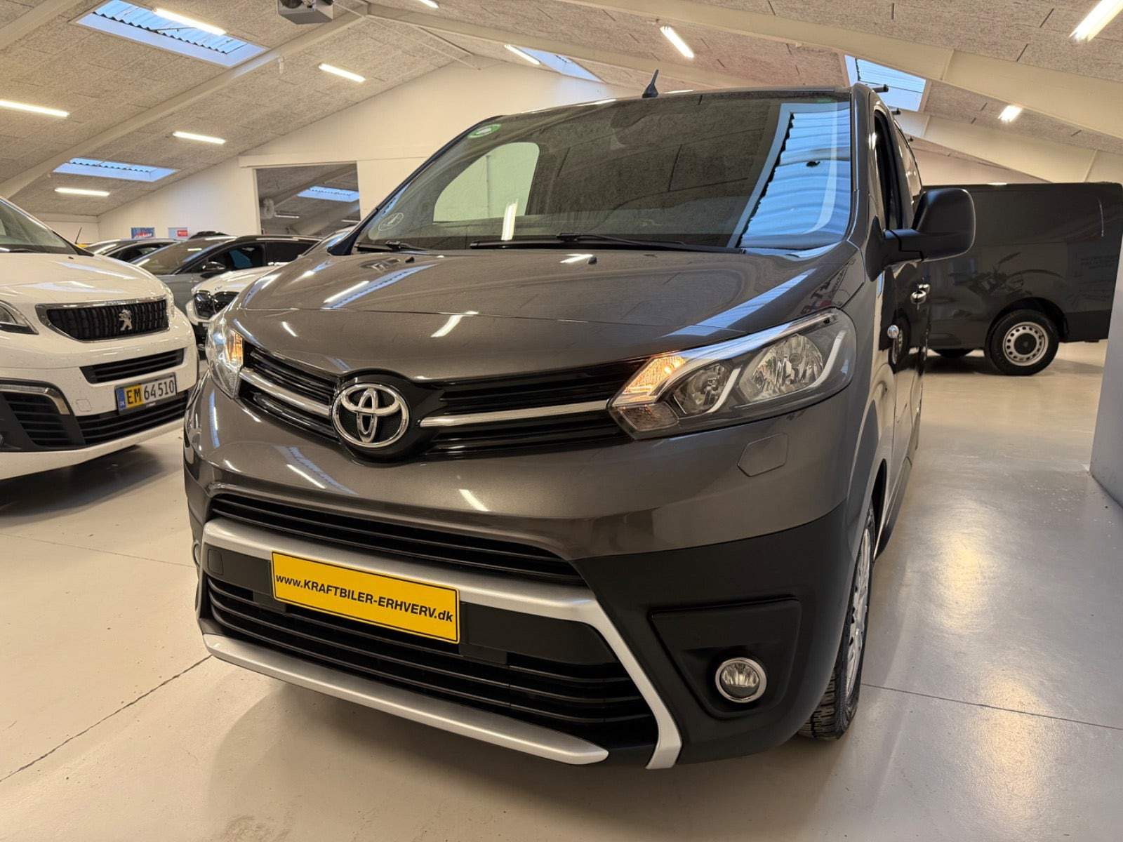 Grå Toyota ProAce fra 2021