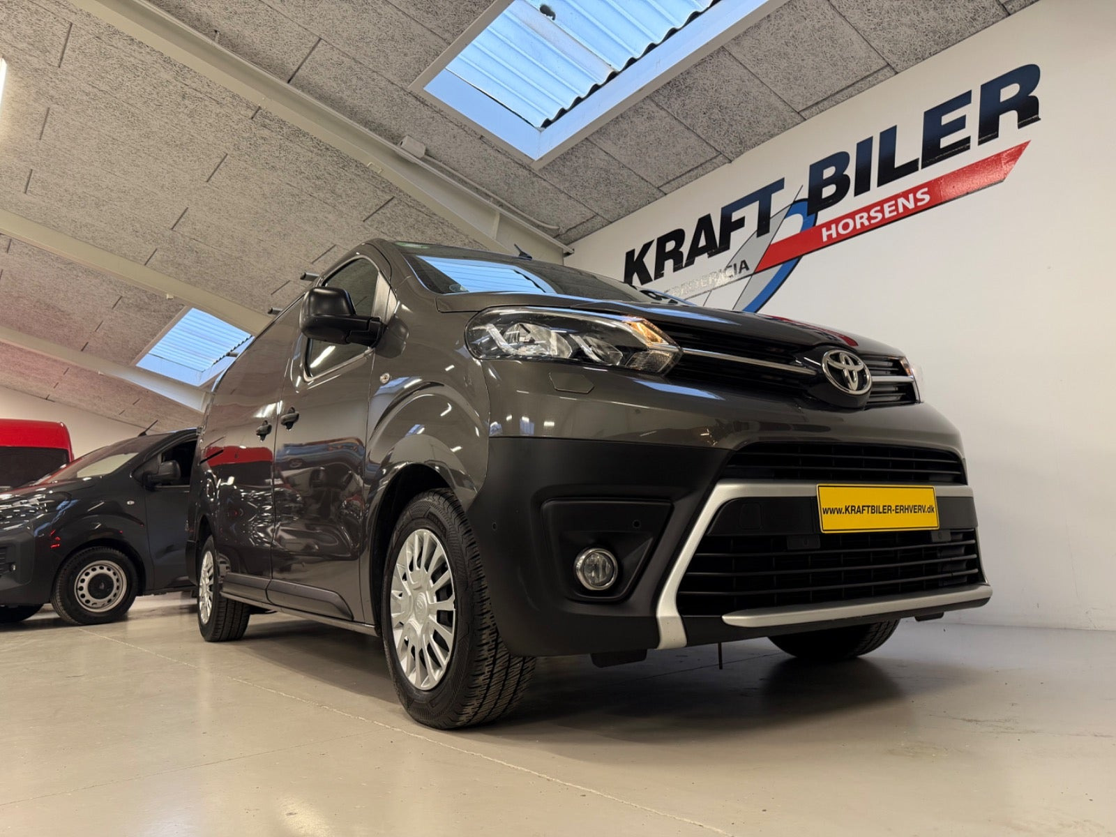 Grå Toyota ProAce fra 2021