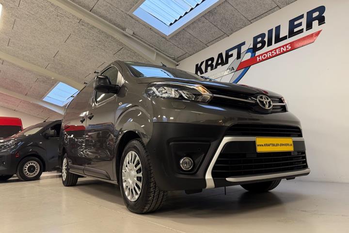 Grå Toyota ProAce fra 2021