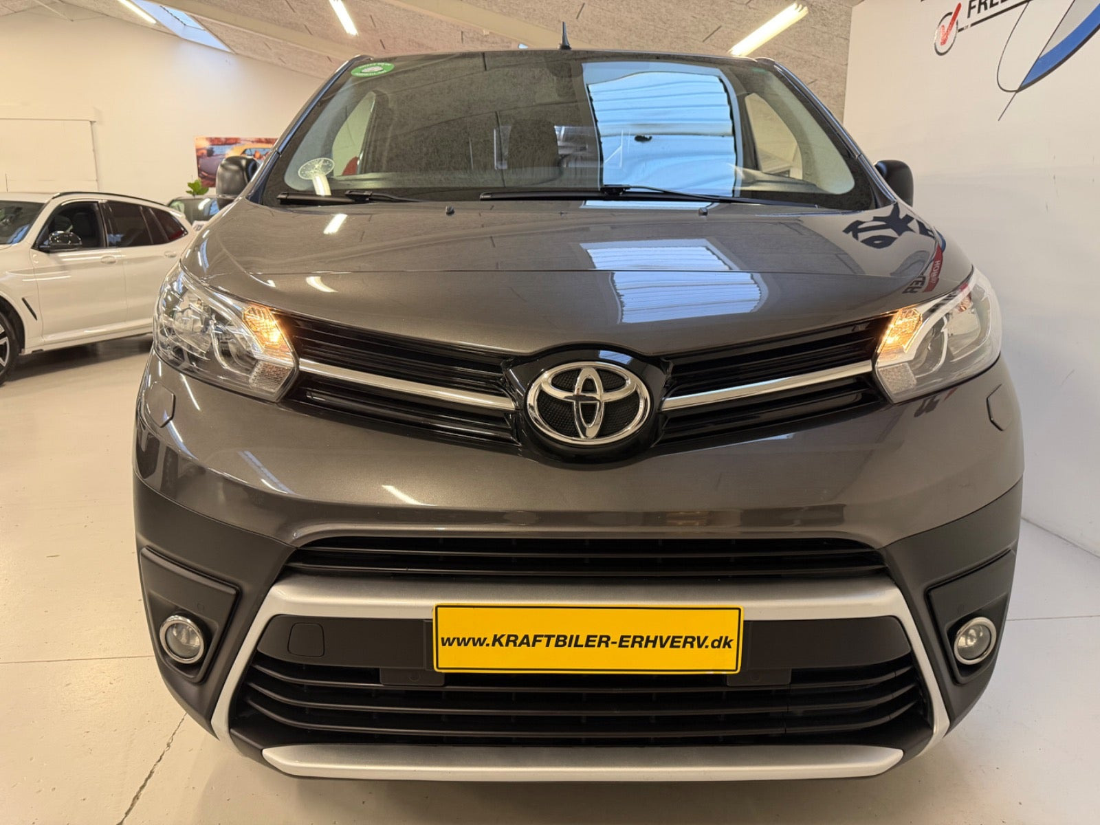 Grå Toyota ProAce fra 2021