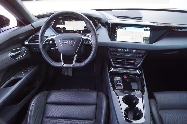 Sort Audi e-tron GT fra 2022