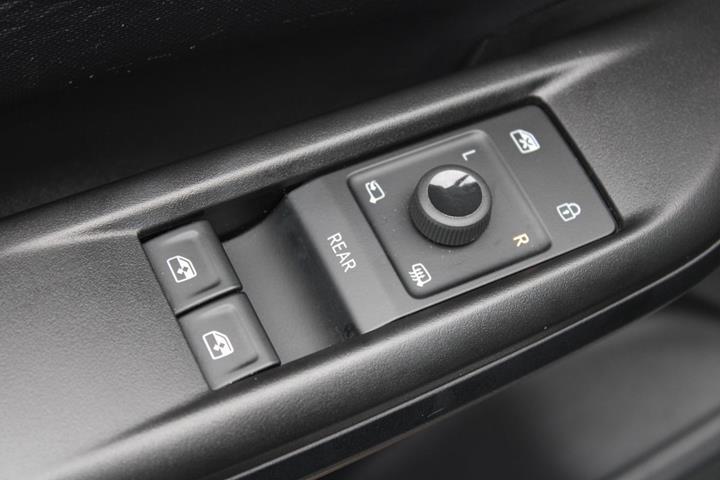 Grå Cupra Born fra 2025