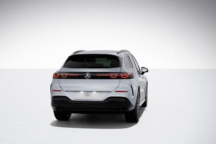 Sølv Mercedes GLC250 fra 2026