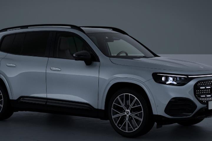 Sølv Mercedes GLB250+ fra 2026