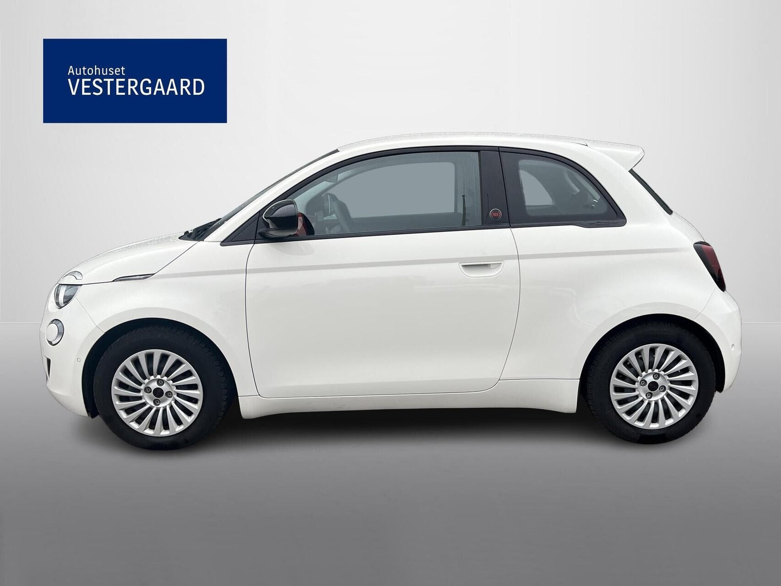 Hvid Fiat 500e fra 2024