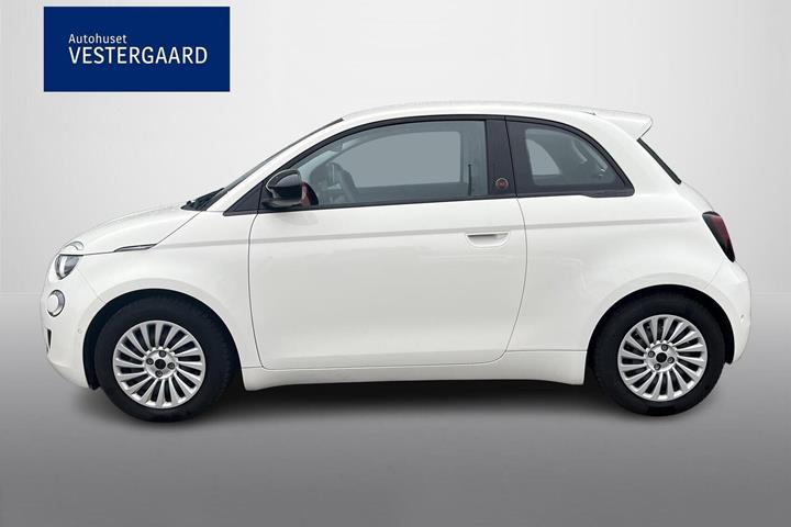 Hvid Fiat 500e fra 2024