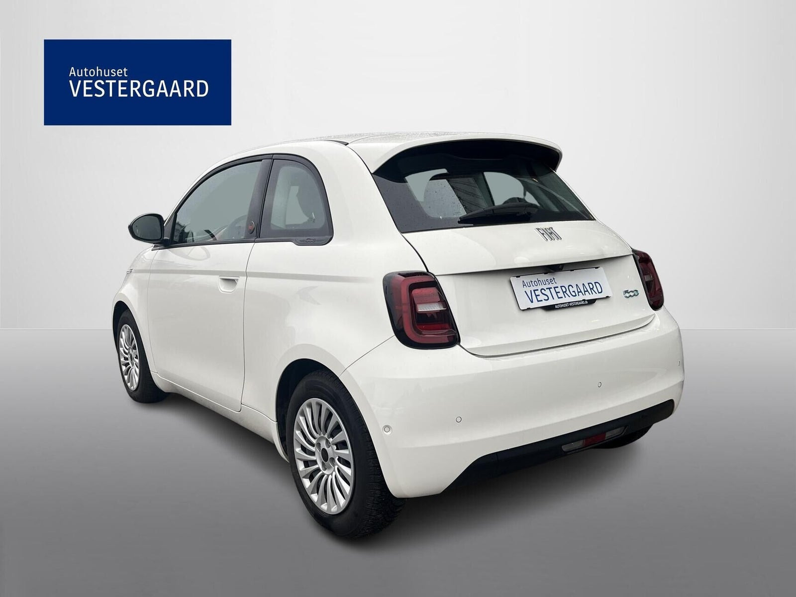 Hvid Fiat 500e fra 2024