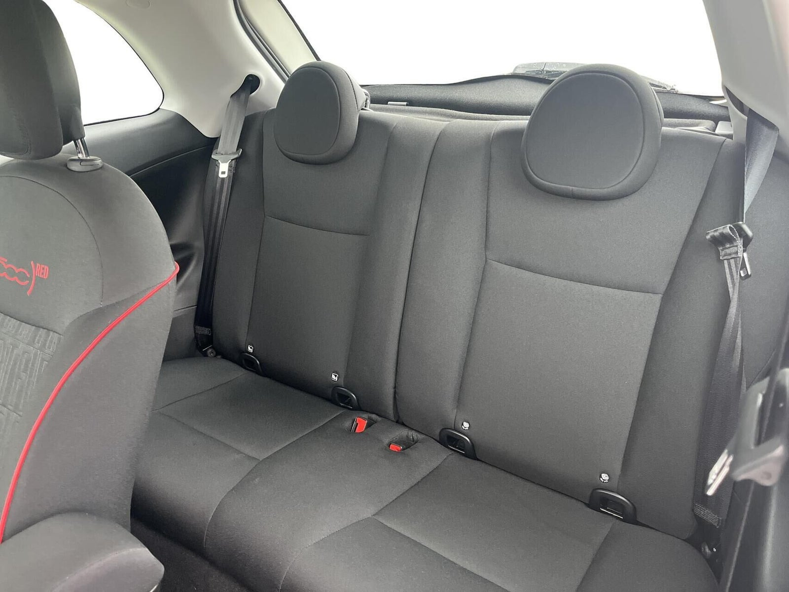 Hvid Fiat 500e fra 2024
