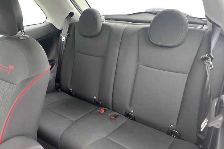 Hvid Fiat 500e fra 2024