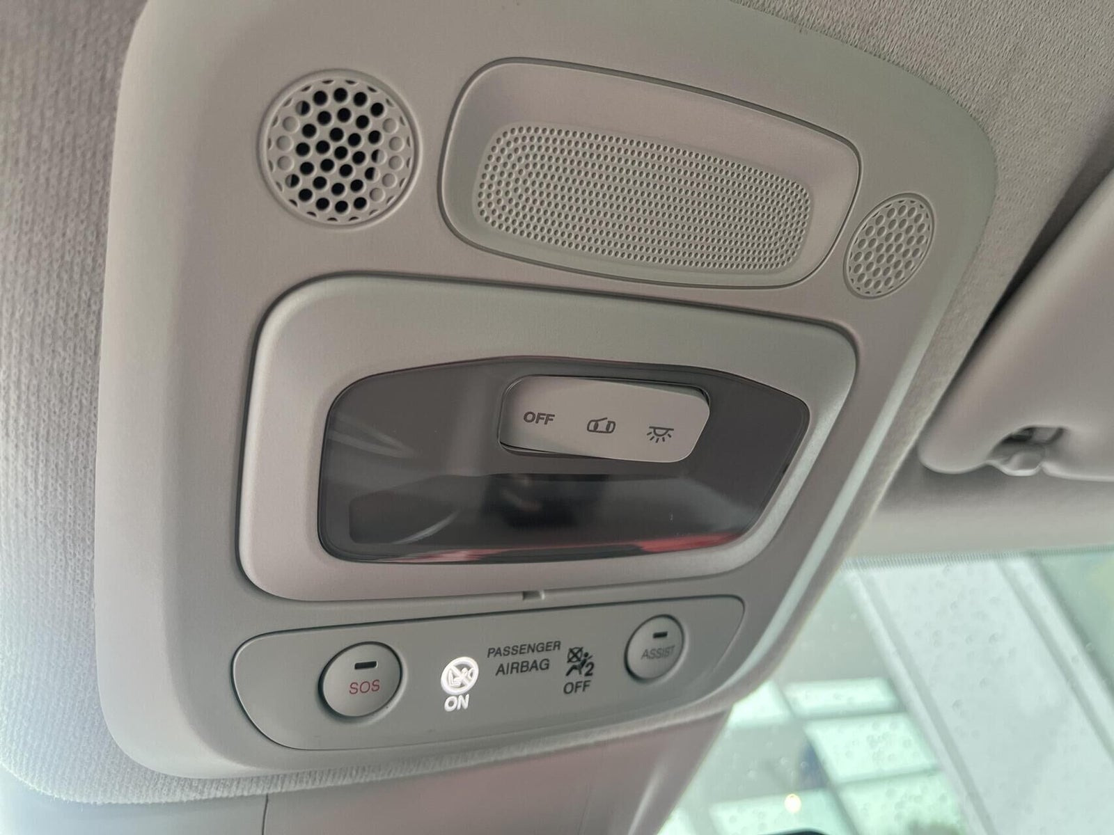 Hvid Fiat 500e fra 2024