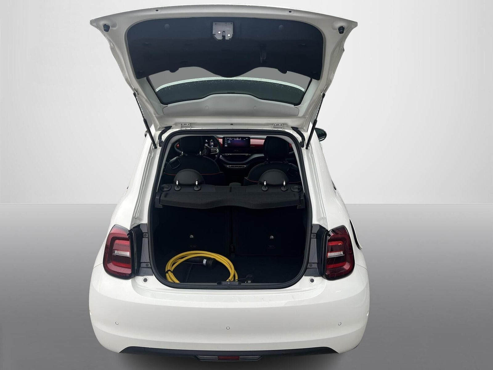 Hvid Fiat 500e fra 2024