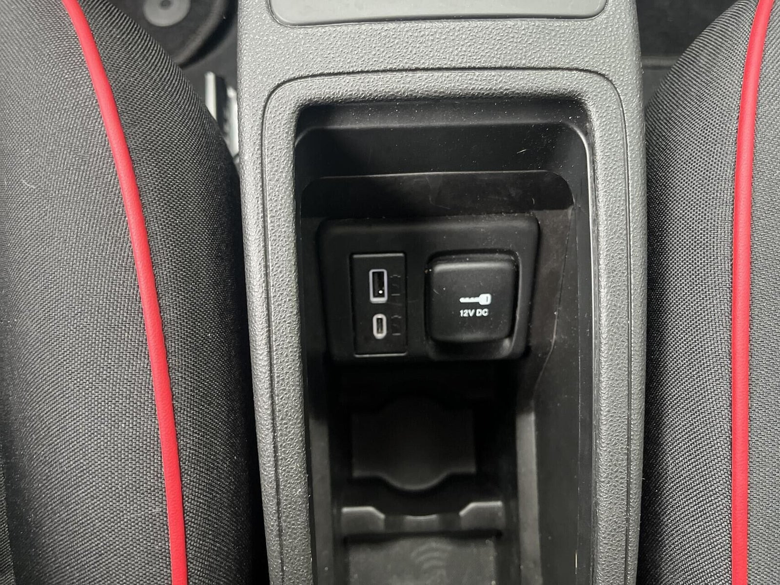 Hvid Fiat 500e fra 2024