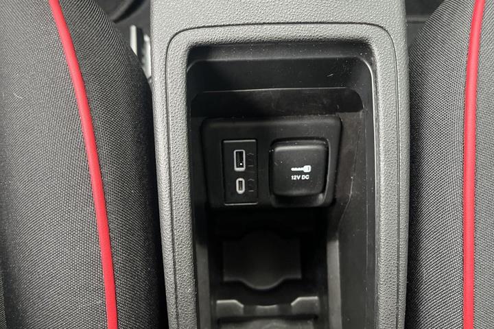 Hvid Fiat 500e fra 2024