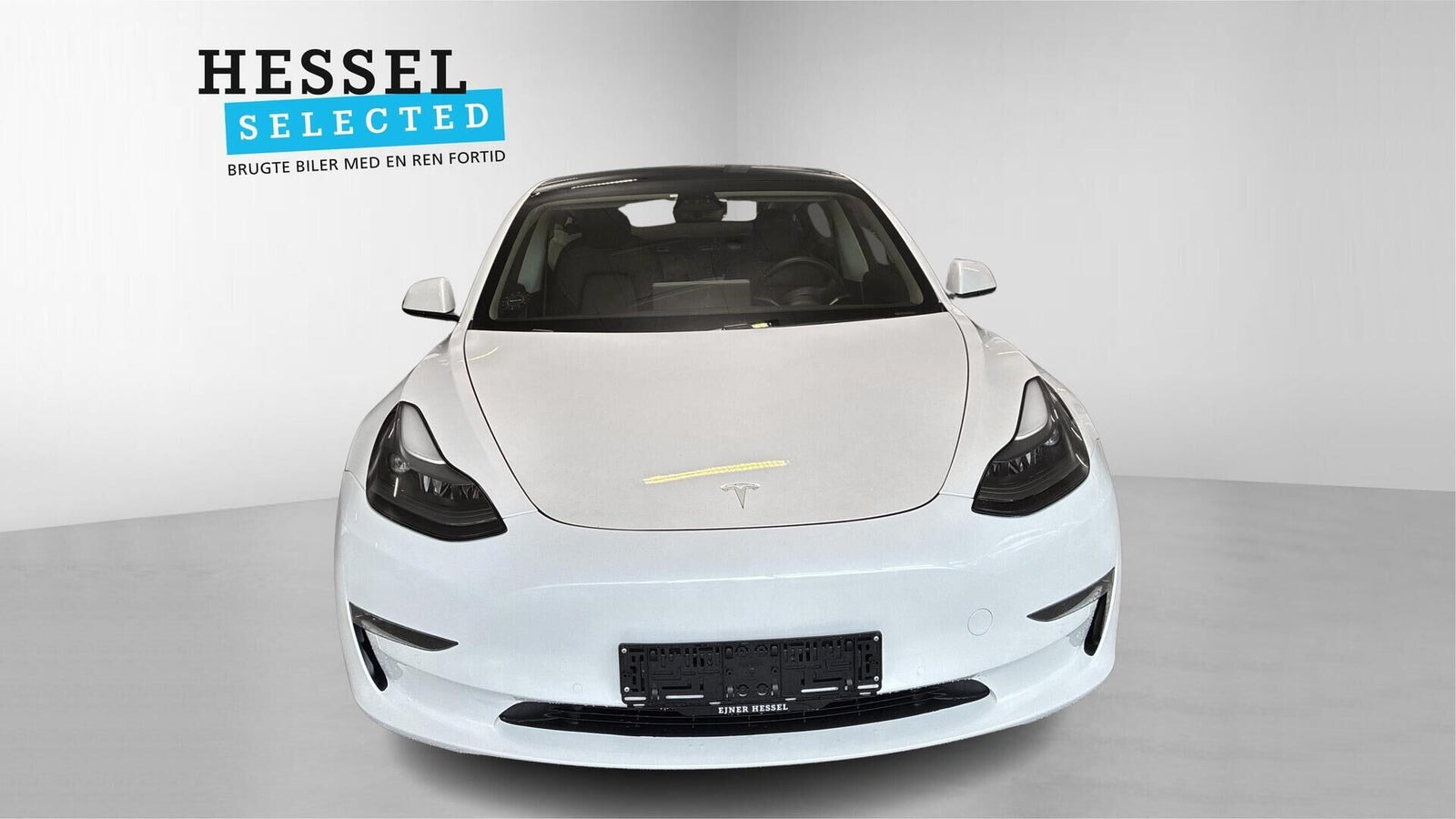 Hvid Tesla Model 3 fra 2021