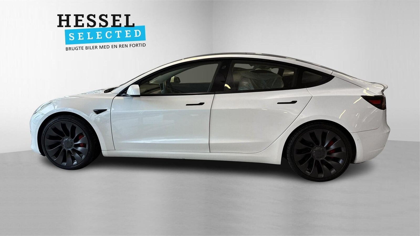 Hvid Tesla Model 3 fra 2021