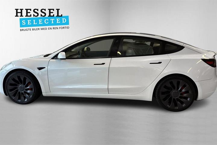 Hvid Tesla Model 3 fra 2021