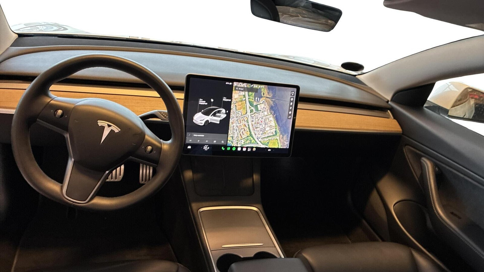 Hvid Tesla Model 3 fra 2021