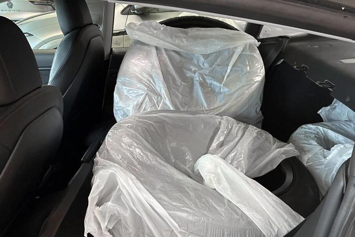 Hvid Tesla Model 3 fra 2021