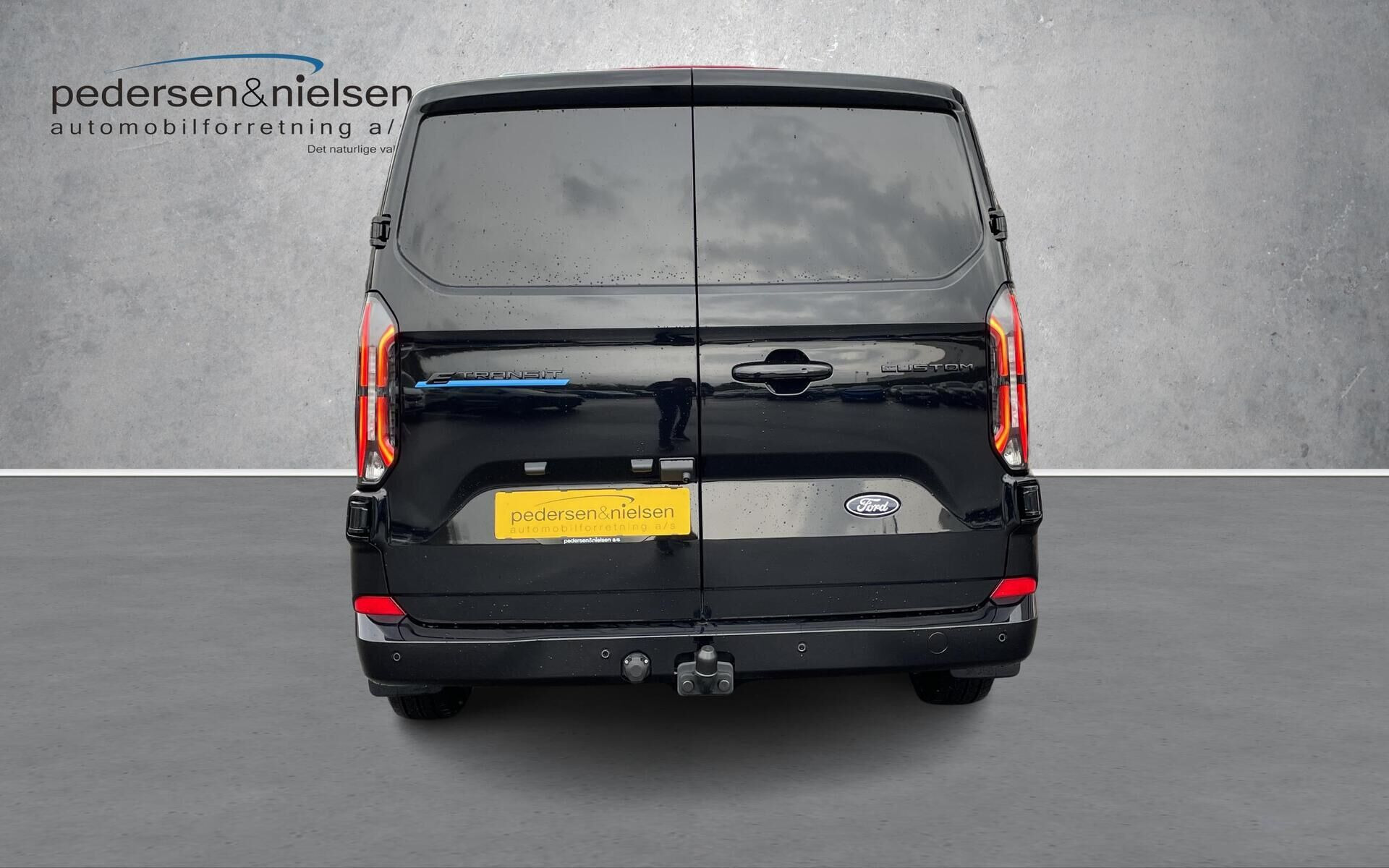 Sort Ford E-Transit Custom fra 2026