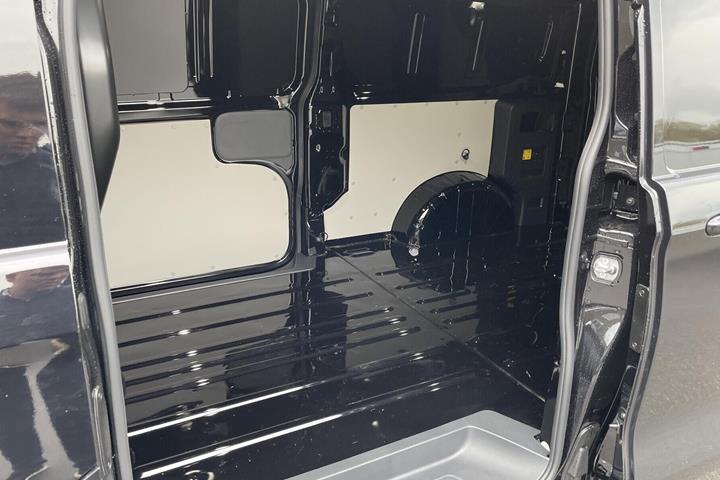 Sort Ford E-Transit Custom fra 2026