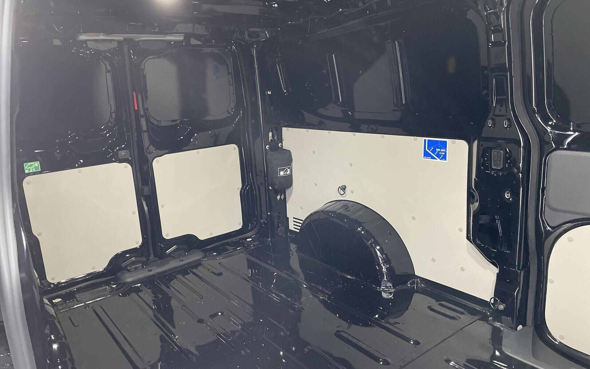 Sort Ford E-Transit Custom fra 2026