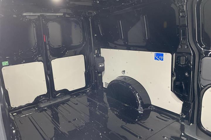 Sort Ford E-Transit Custom fra 2026