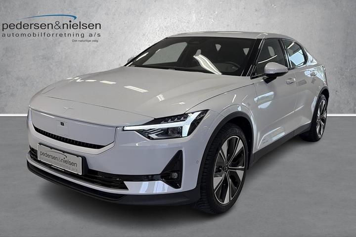 Grå Polestar 2 fra 2023 set udefra