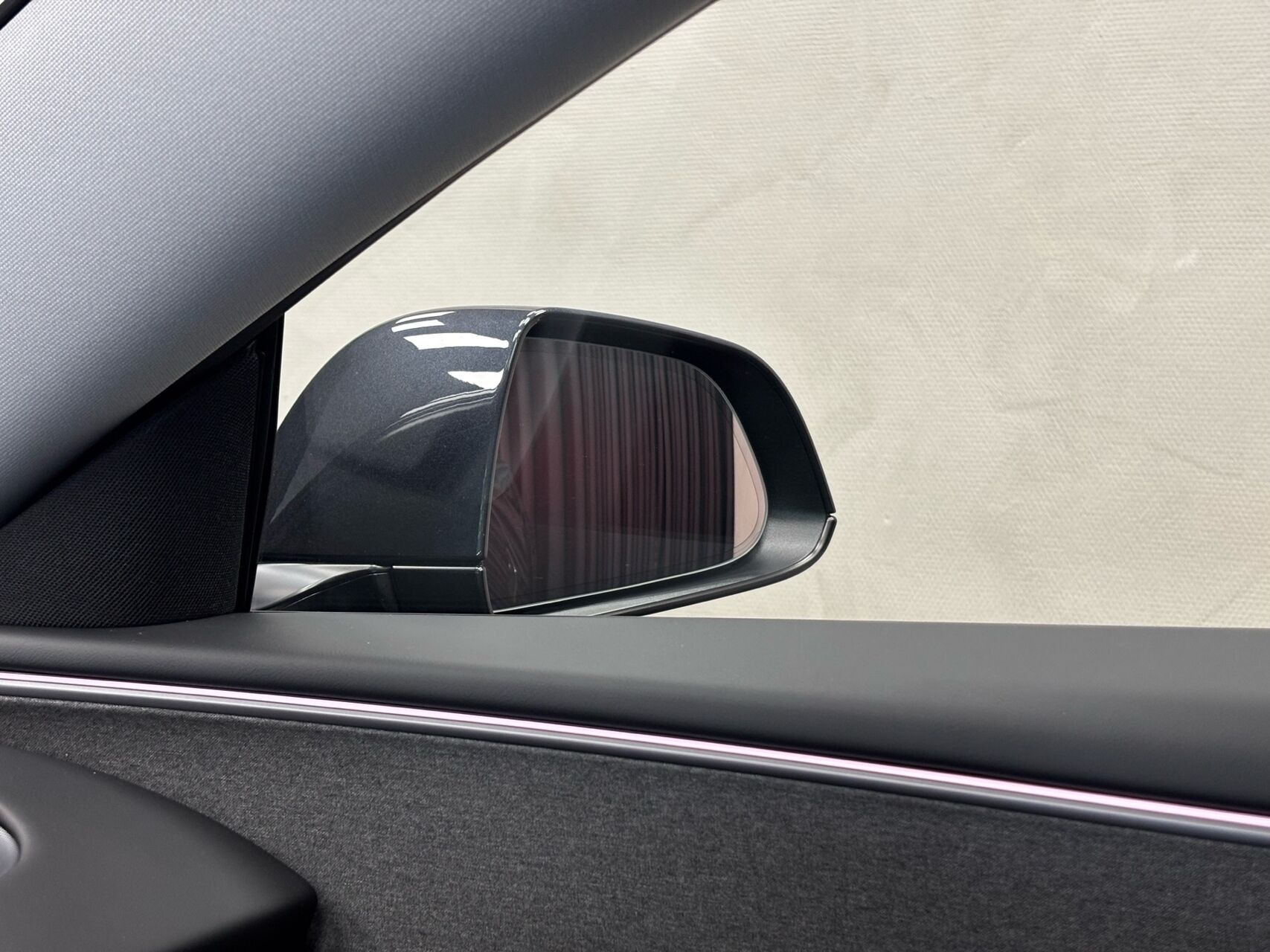 Grå Tesla Model 3 fra 2026
