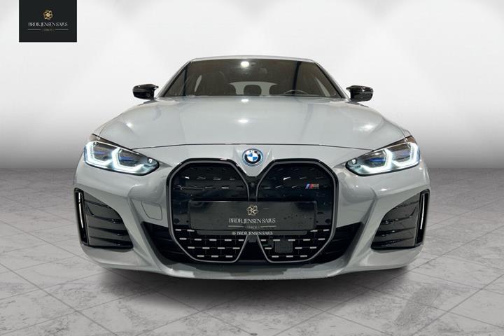 Grå BMW i4 fra 2023