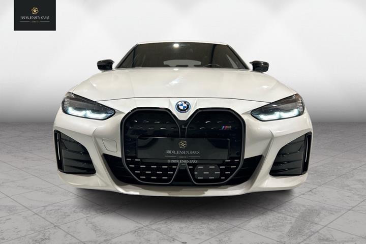 Hvid BMW i4 fra 2023