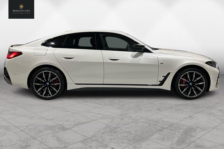 Hvid BMW i4 fra 2023