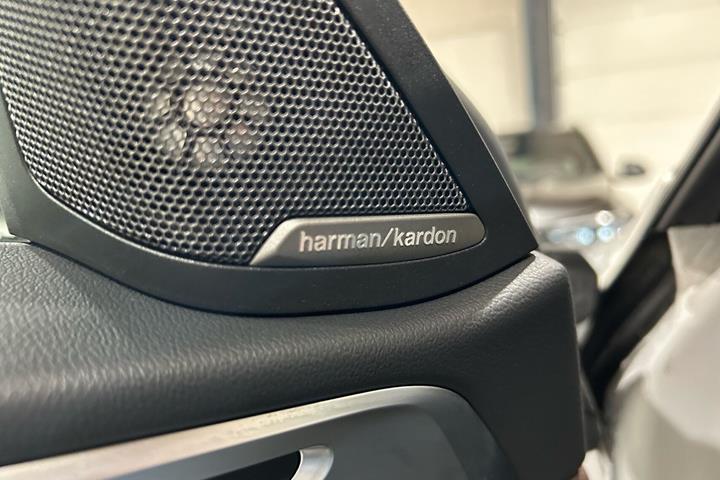Hvid BMW i4 fra 2023
