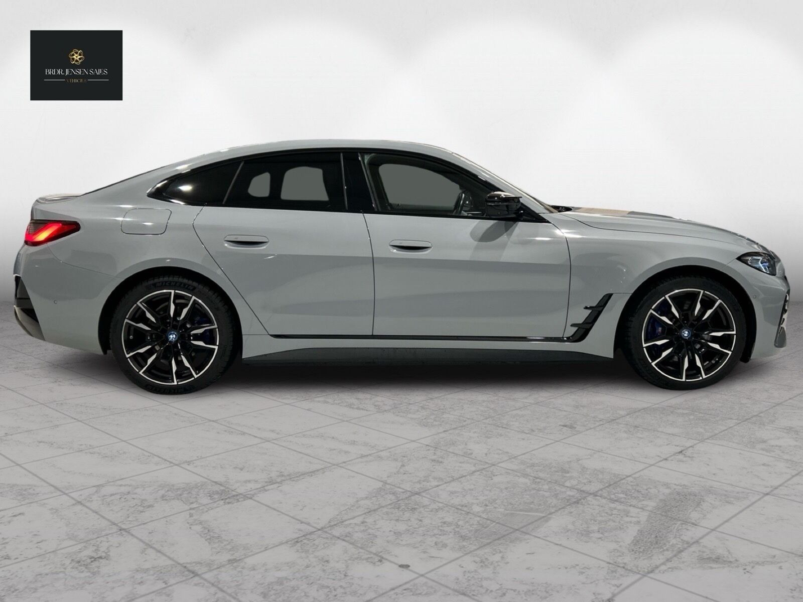 Grå BMW i4 fra 2023