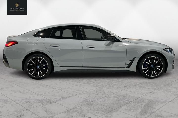 Grå BMW i4 fra 2023