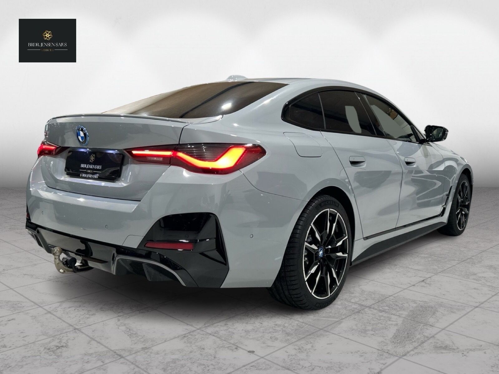 Grå BMW i4 fra 2023