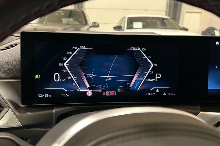 Grå BMW i4 fra 2023
