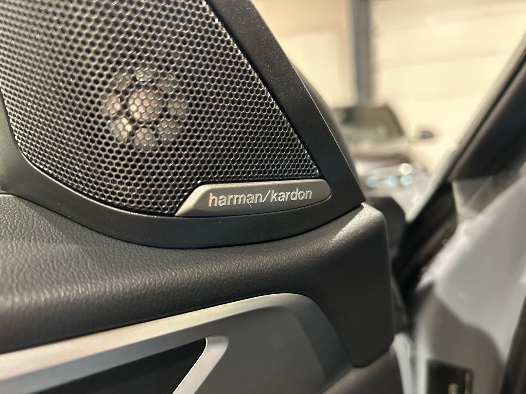 Grå BMW i4 fra 2023