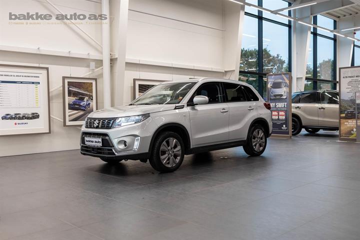 Sølv Suzuki Vitara fra 2022