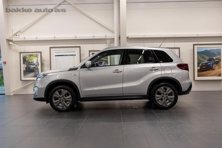 Sølv Suzuki Vitara fra 2022