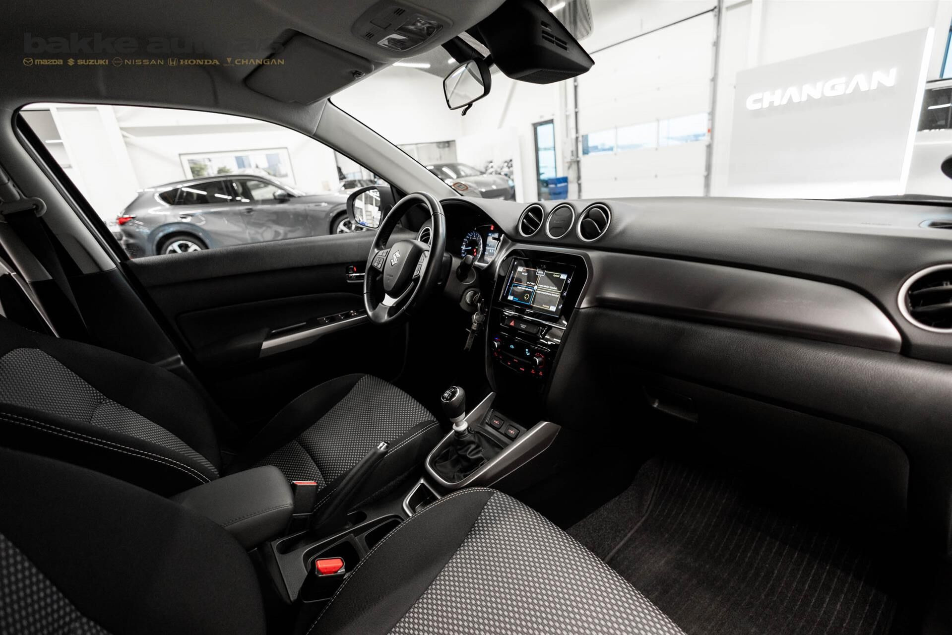 Sølv Suzuki Vitara fra 2022