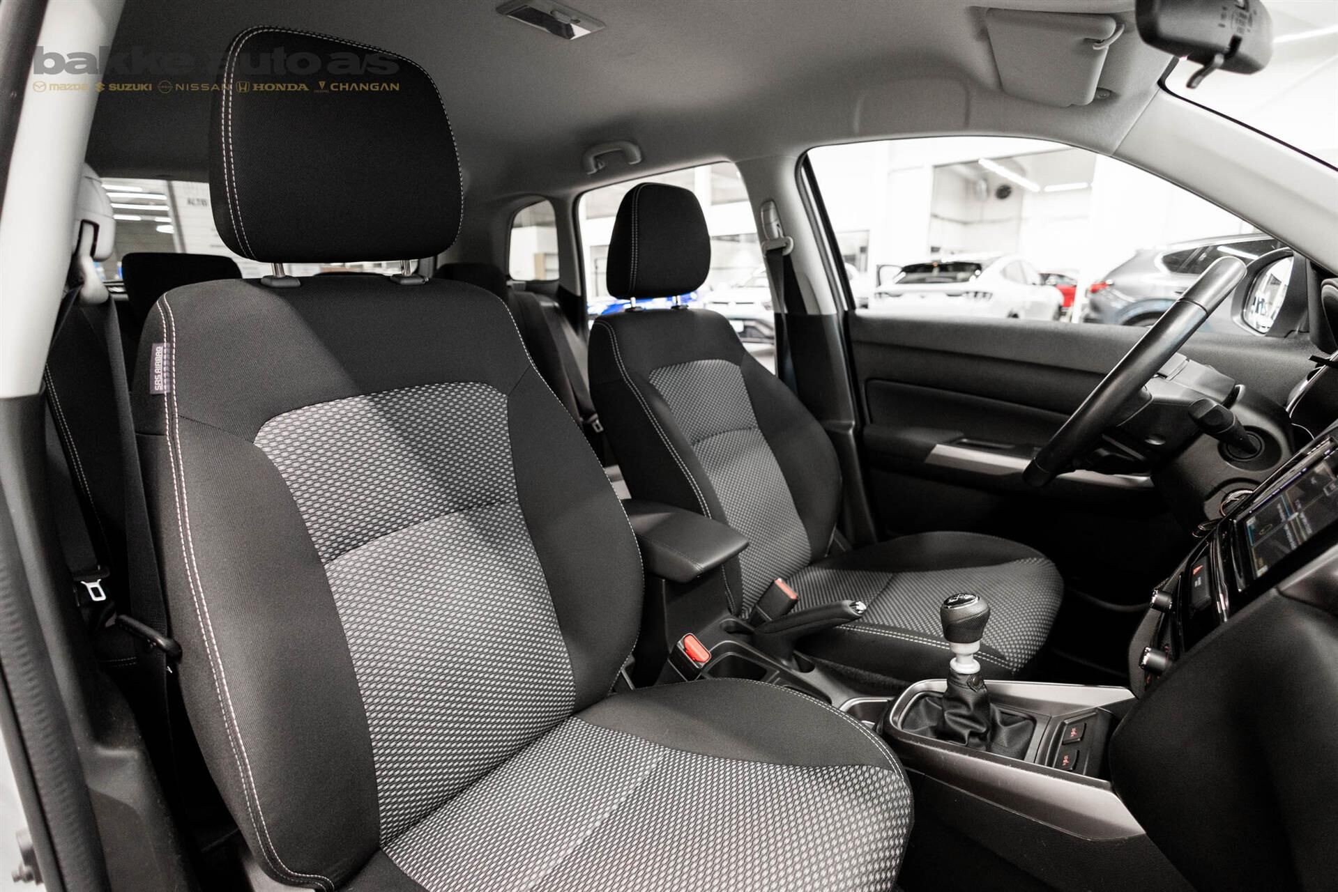 Sølv Suzuki Vitara fra 2022