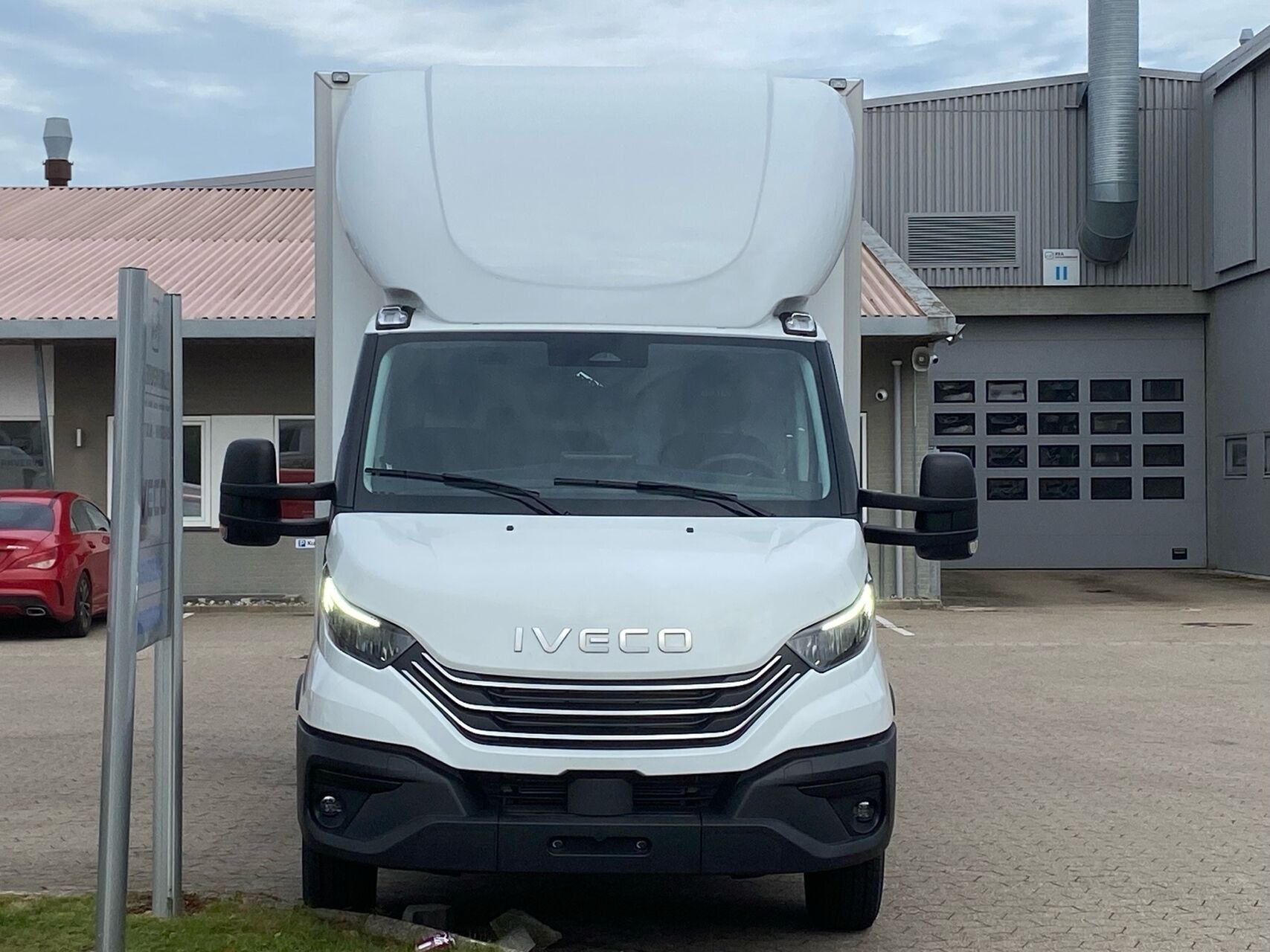 Hvid Iveco Daily fra 2026