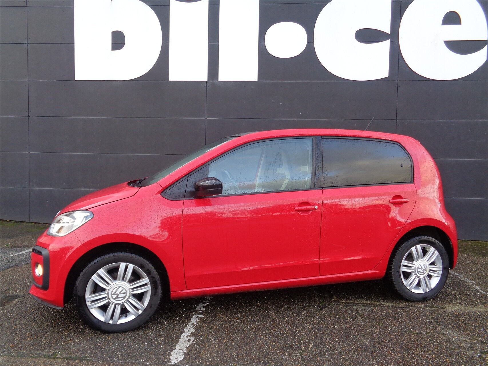 Rød VW UP! fra 2017