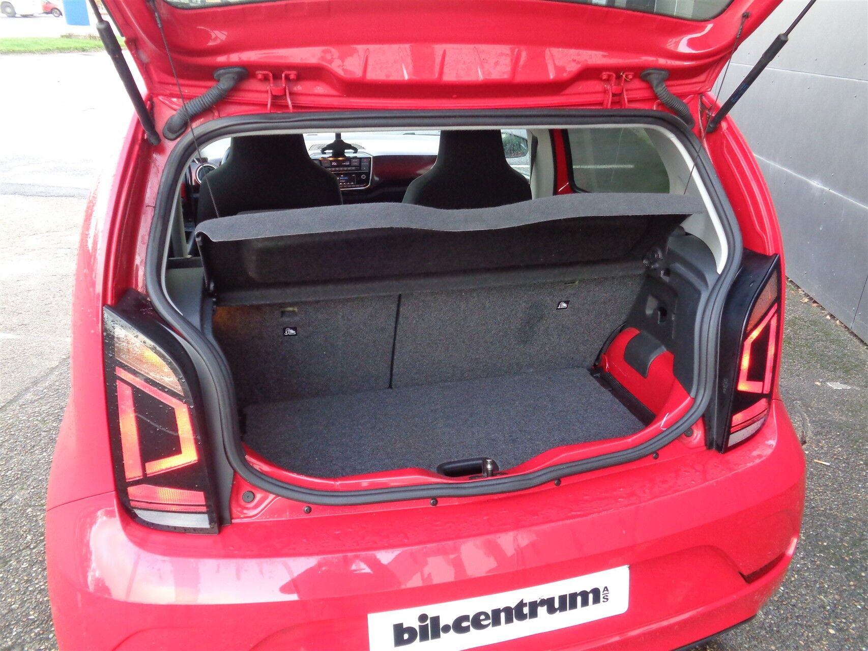 Rød VW UP! fra 2017