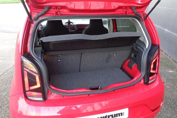 Rød VW UP! fra 2017