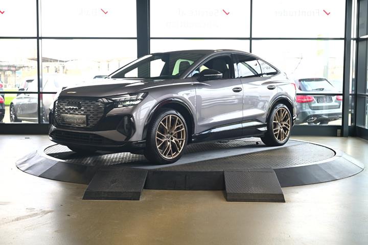 Grå Audi Q4 e-tron fra 2022