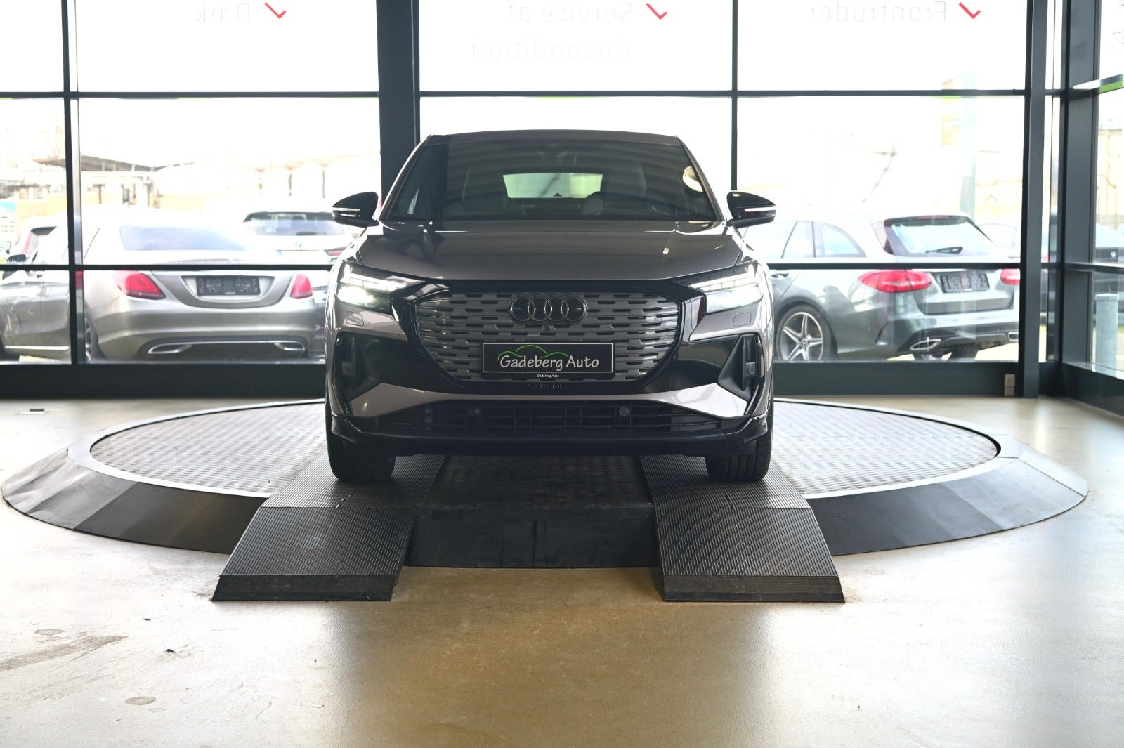Grå Audi Q4 e-tron fra 2022
