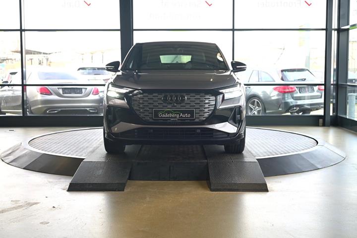Grå Audi Q4 e-tron fra 2022