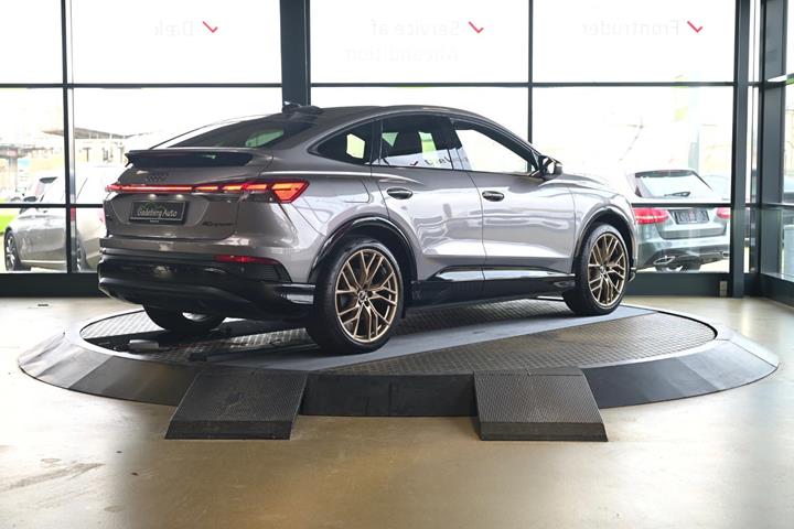 Grå Audi Q4 e-tron fra 2022