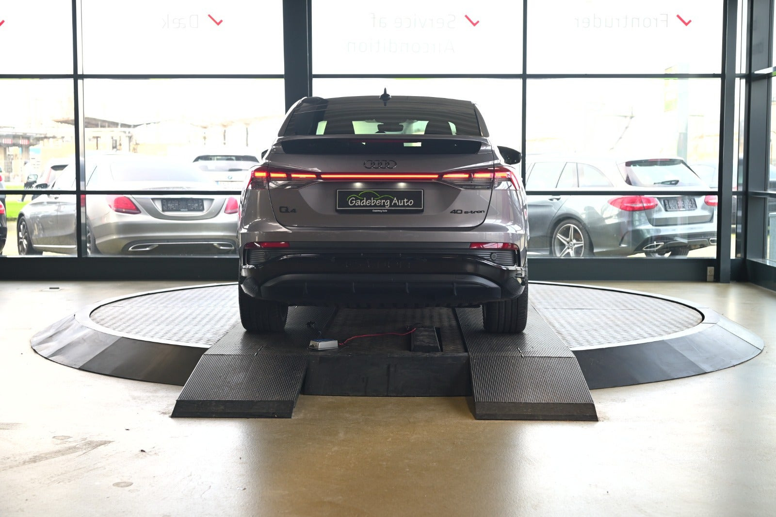 Grå Audi Q4 e-tron fra 2022